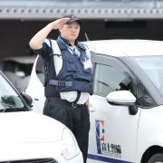 安全確認OK！県内を縦横無尽に駆ける心優しき機動隊員